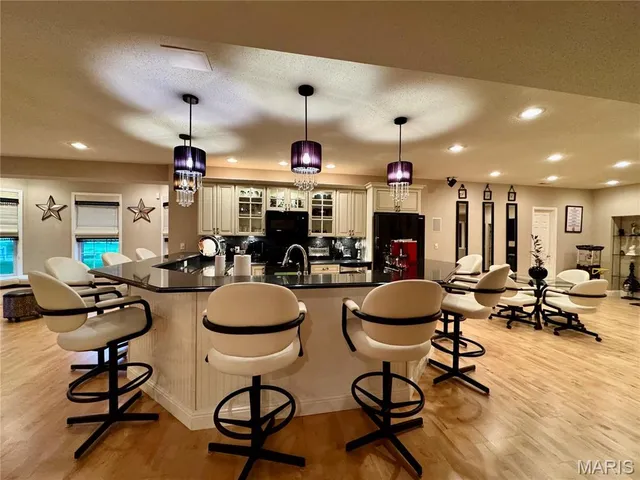 $899,000 | 1034 Far Oaks Drive, Caseyville, IL 62232