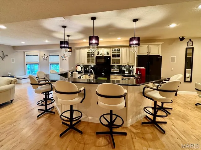 $899,000 | 1034 Far Oaks Drive, Caseyville, IL 62232