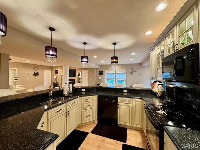 $899,000 | 1034 Far Oaks Drive, Caseyville, IL 62232