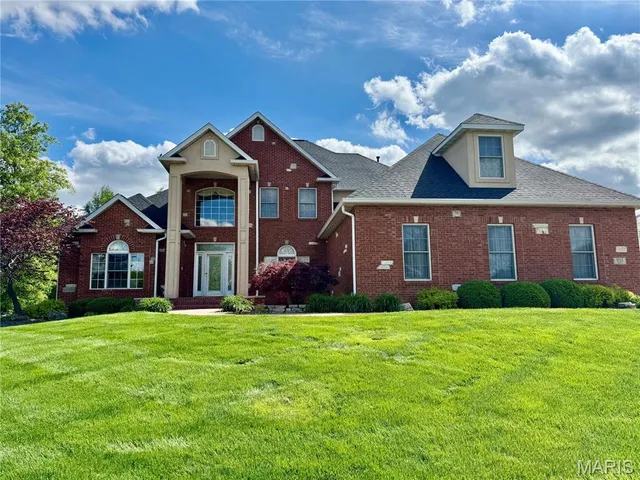 $899,000 | 1034 Far Oaks Drive, Caseyville, IL 62232