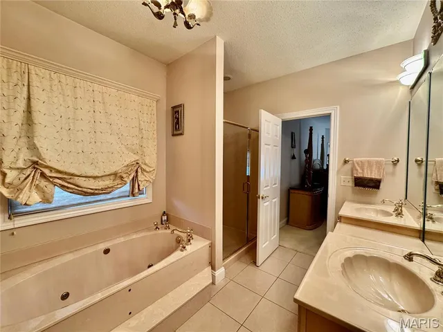 $899,000 | 1034 Far Oaks Drive, Caseyville, IL 62232