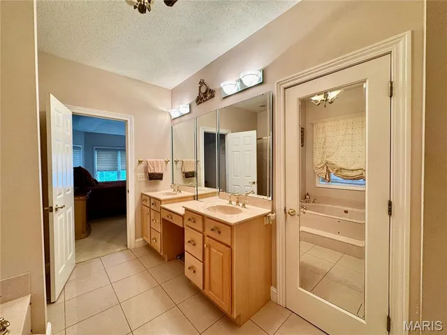 $899,000 | 1034 Far Oaks Drive, Caseyville, IL 62232