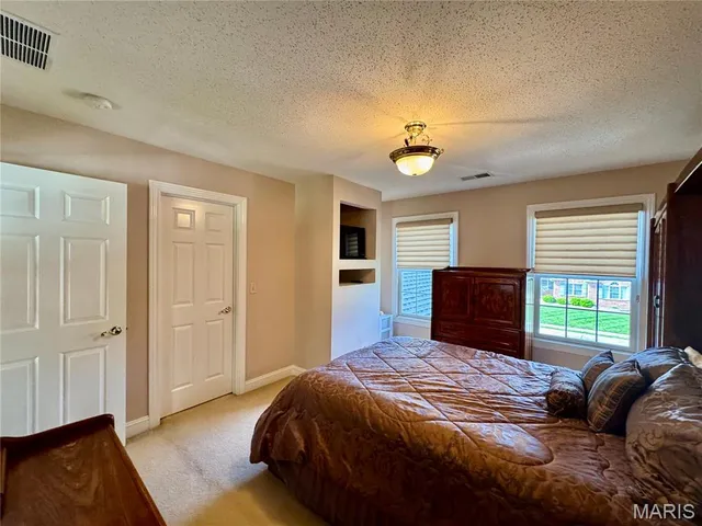 $899,000 | 1034 Far Oaks Drive, Caseyville, IL 62232