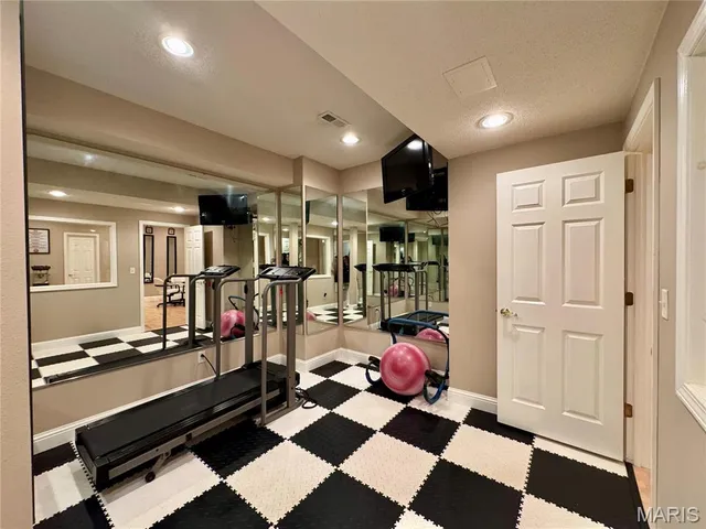 $899,000 | 1034 Far Oaks Drive, Caseyville, IL 62232