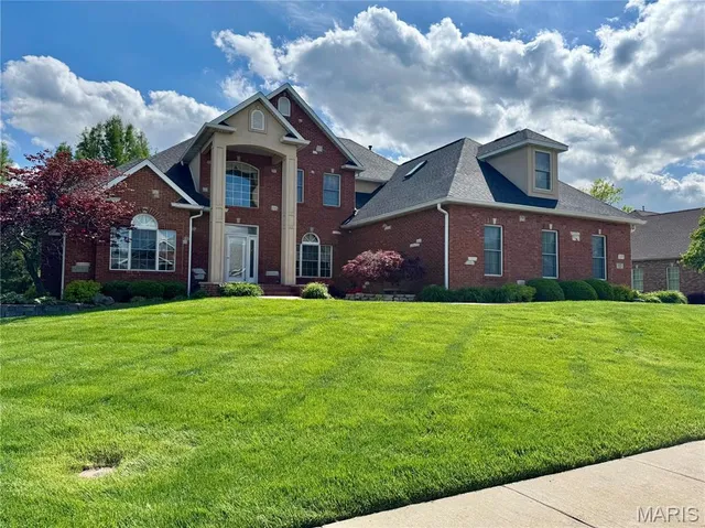 $899,000 | 1034 Far Oaks Drive, Caseyville, IL 62232