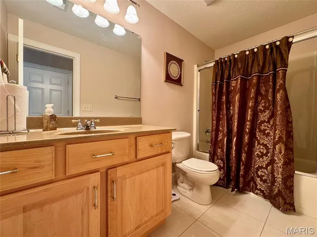 $899,000 | 1034 Far Oaks Drive, Caseyville, IL 62232