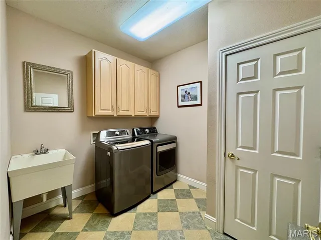 $899,000 | 1034 Far Oaks Drive, Caseyville, IL 62232