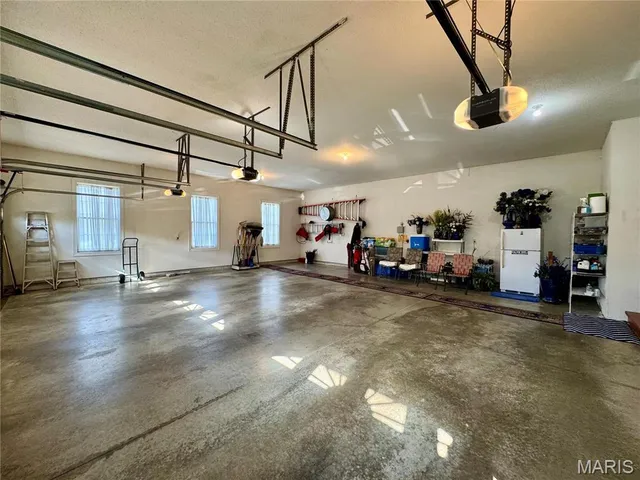 $899,000 | 1034 Far Oaks Drive, Caseyville, IL 62232