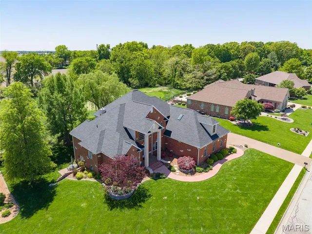 $899,000 | 1034 Far Oaks Drive, Caseyville, IL 62232