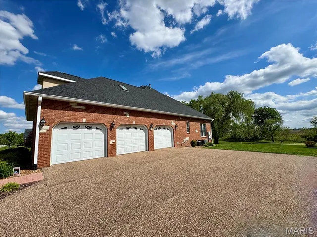 $899,000 | 1034 Far Oaks Drive, Caseyville, IL 62232