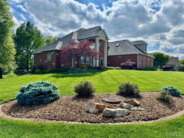 $899,000 | 1034 Far Oaks Drive, Caseyville, IL 62232