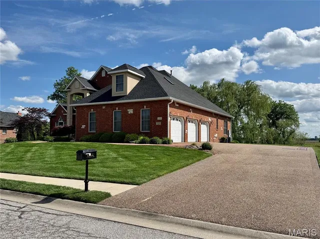 $899,000 | 1034 Far Oaks Drive, Caseyville, IL 62232