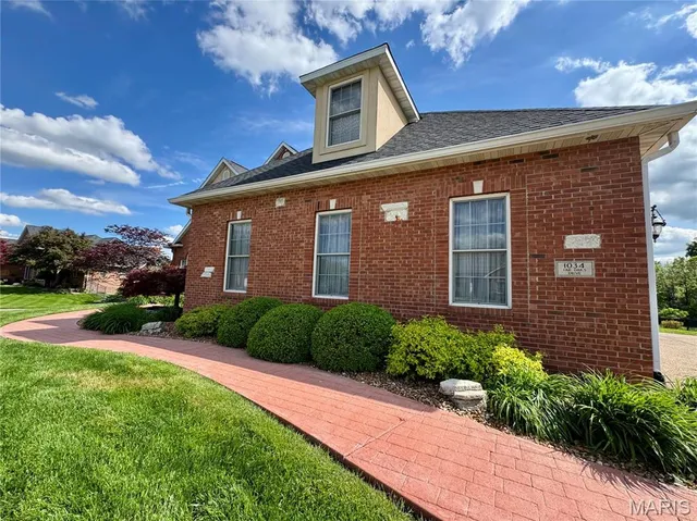$899,000 | 1034 Far Oaks Drive, Caseyville, IL 62232