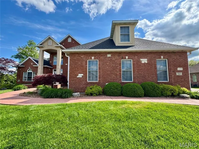 $899,000 | 1034 Far Oaks Drive, Caseyville, IL 62232