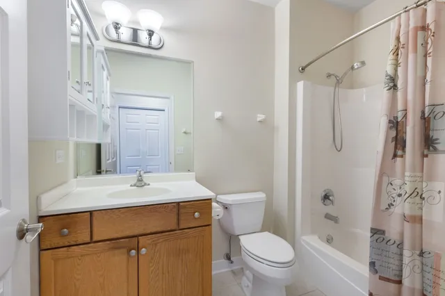 $387,000 | 2671 Stone Circle, Unit 208, Geneva, IL 60134