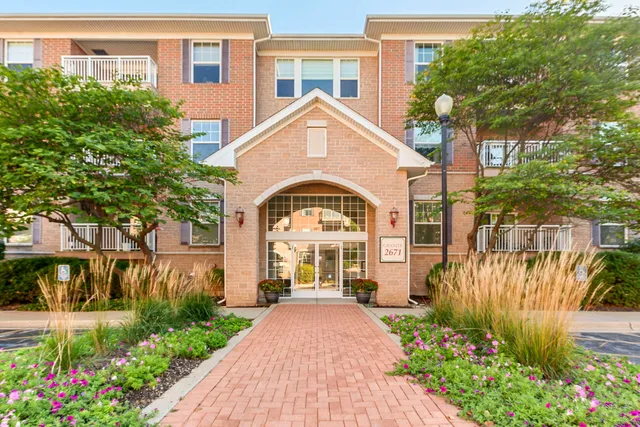 $387,000 | 2671 Stone Circle, Unit 208, Geneva, IL 60134