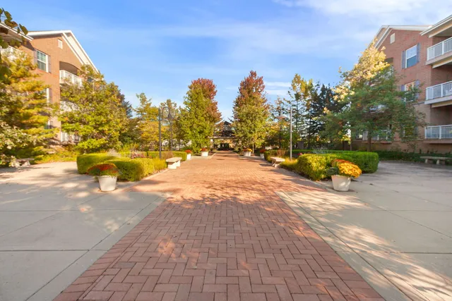 $387,000 | 2671 Stone Circle, Unit 208, Geneva, IL 60134