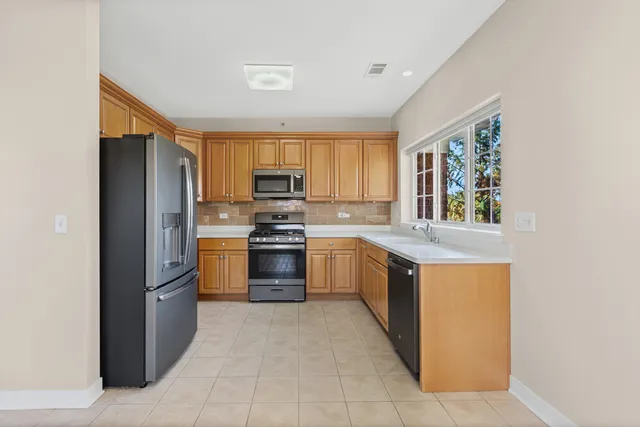 $387,000 | 2671 Stone Circle, Unit 208, Geneva, IL 60134