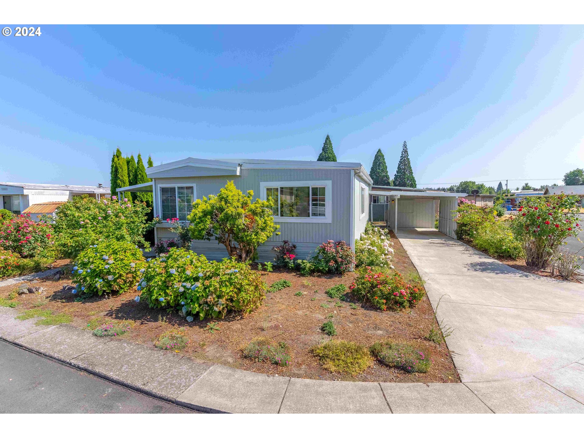 3486 Rainbow Loop Hubbard, OR 97032 - Photo 1 of 32 Gallery Image 1
