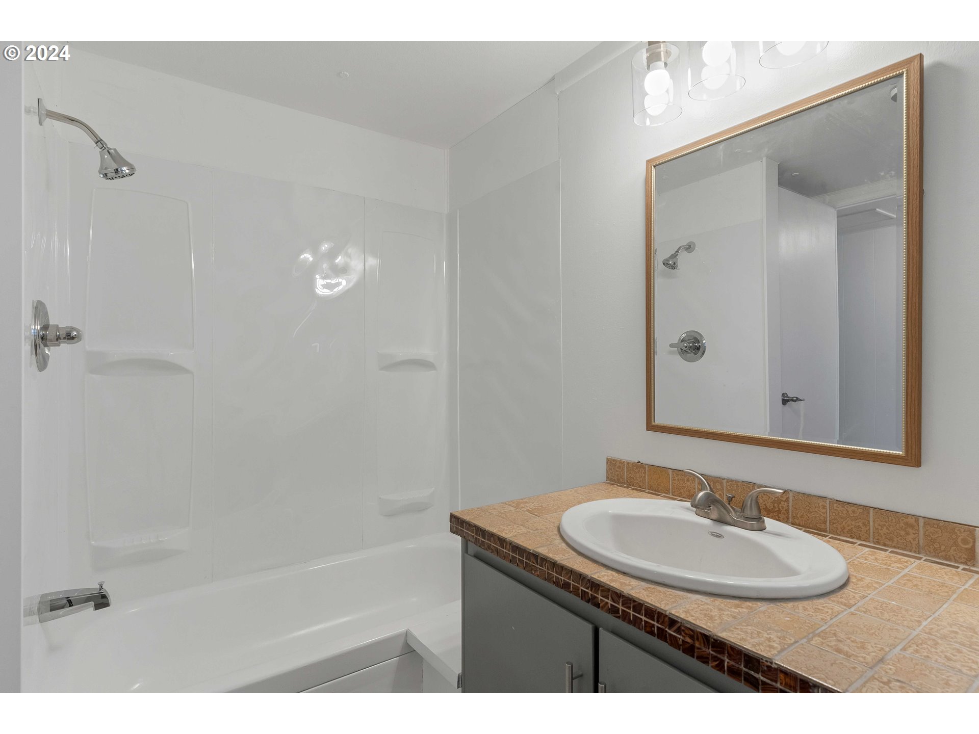3486 Rainbow Loop Hubbard, OR 97032 - Photo 13 of 32 Gallery Image 13
