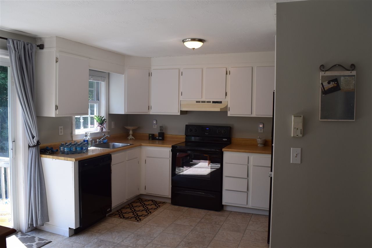 149 Hampstead Road Sandown, NH 03873 - Photo 4 of 11