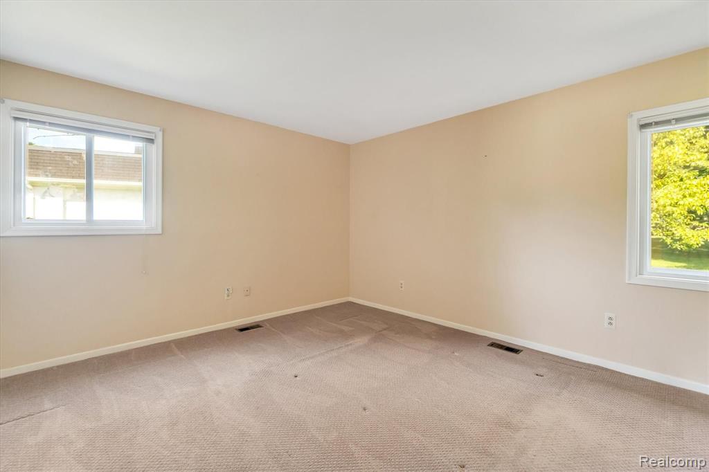 29537 Fox Grove Road Farmington Hills, MI 48334 - Photo 21 of 37