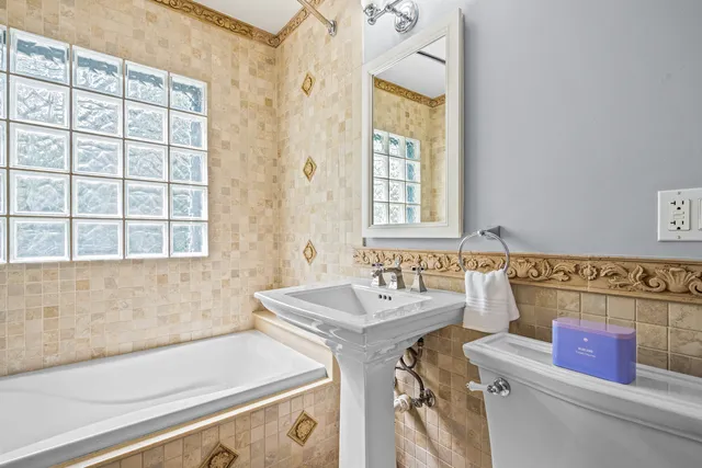 $2,375,000 | 908 Elm Place, Glencoe, IL 60022