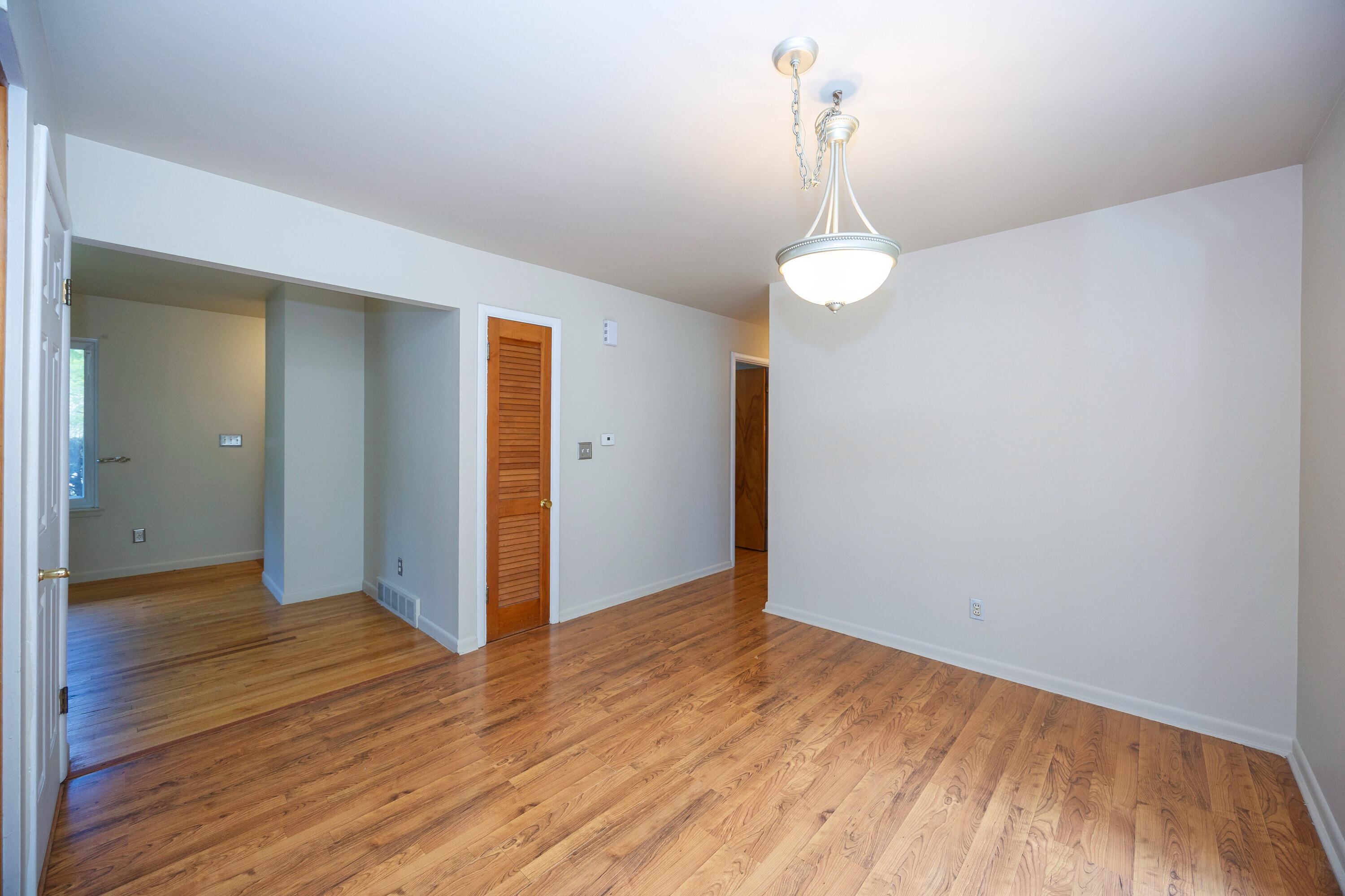 1031 North Maple Road Ann Arbor, MI 48103 - Photo 5 of 36 00__8