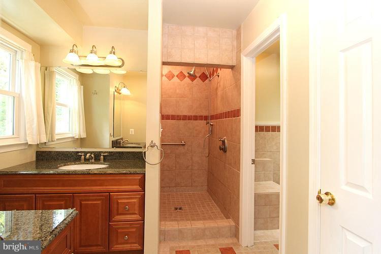 10731 Midsummer Drive Reston, VA 20191 - Photo 22 of 30 Bath (Master)