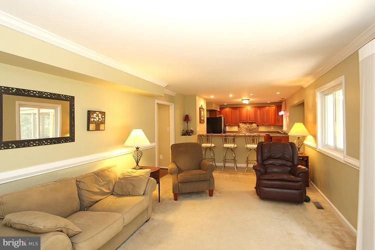 10731 Midsummer Drive Reston, VA 20191 - Photo 4 of 30 Family Room