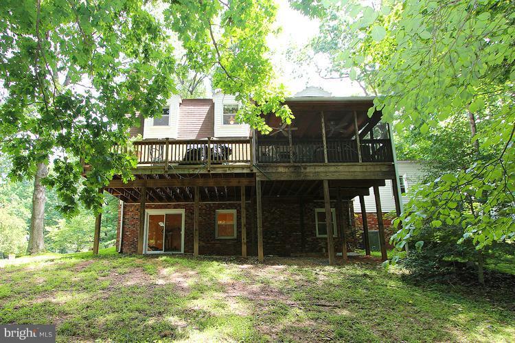 10731 Midsummer Drive Reston, VA 20191 - Photo 8 of 30 Exterior (Rear)