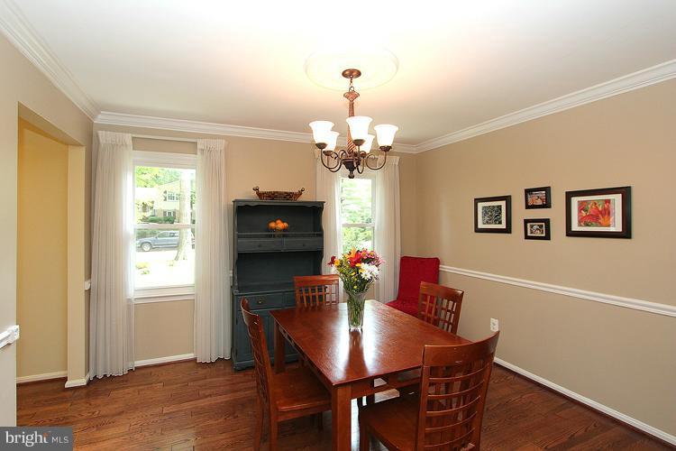 10731 Midsummer Drive Reston, VA 20191 - Photo 10 of 30 Dining Room