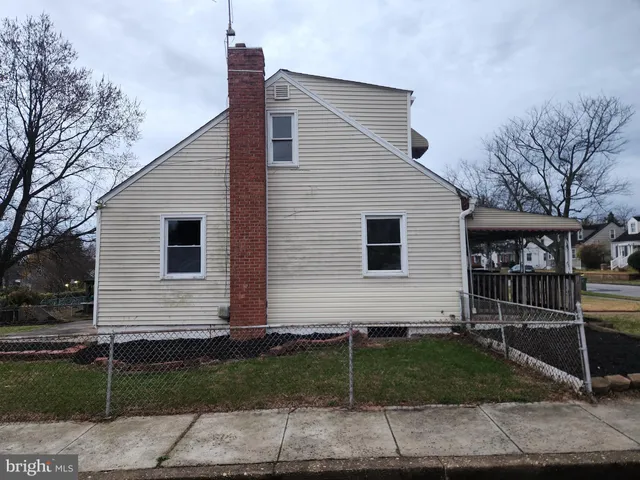 a front view of house with yard