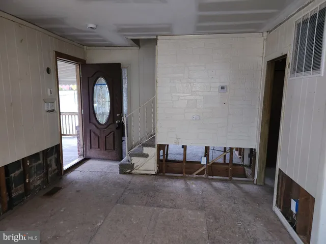 a view of living room washer and dryer