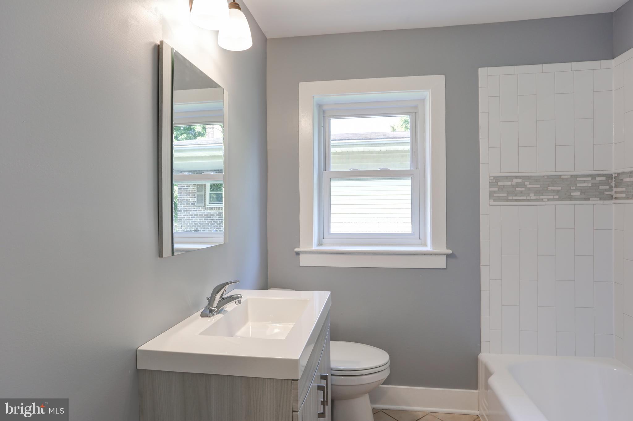 450 Ridge Road Elizabethtown, PA 17022 - Photo 18 of 47 1st floor full bathroom