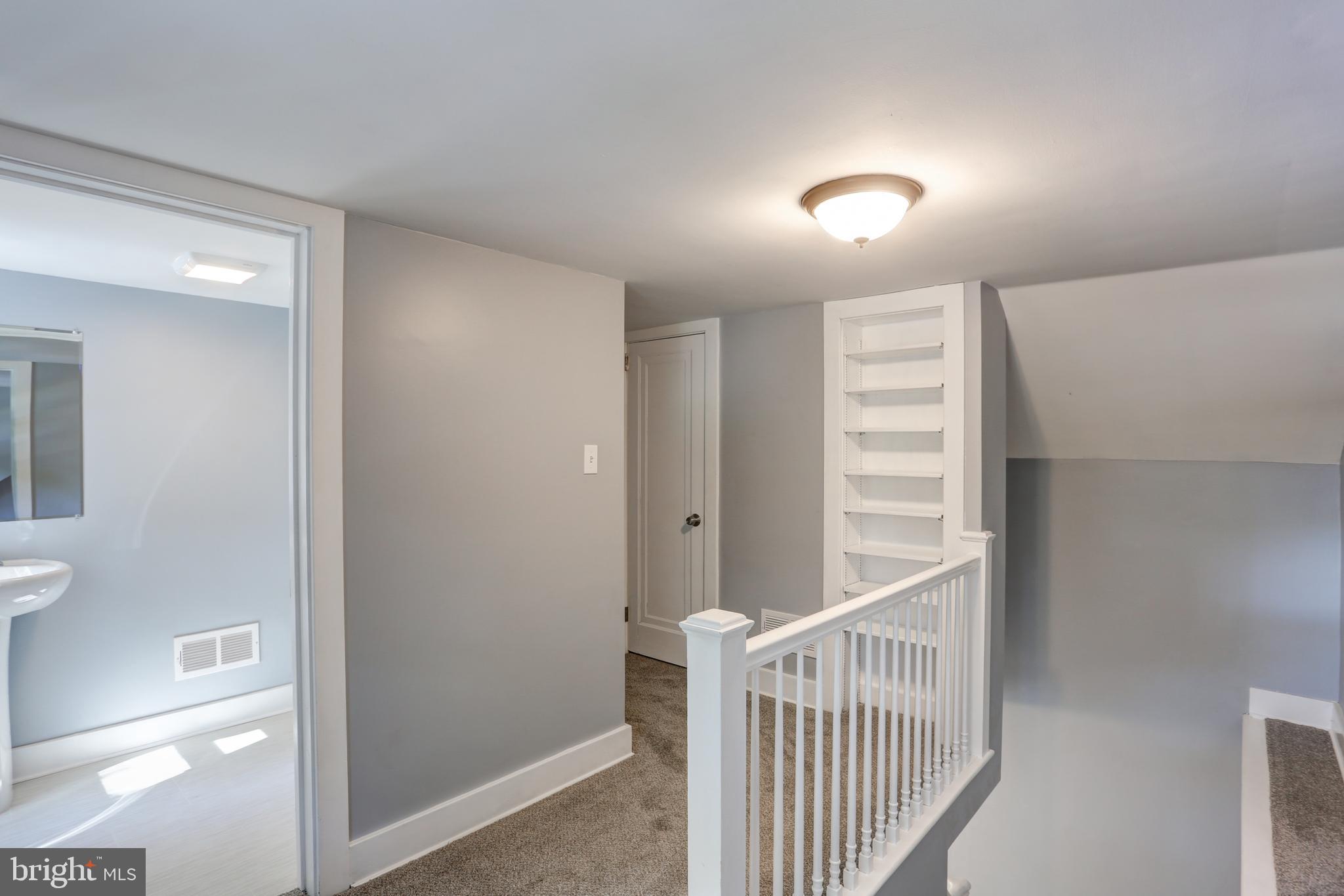 450 Ridge Road Elizabethtown, PA 17022 - Photo 31 of 47 2nd floor hallway