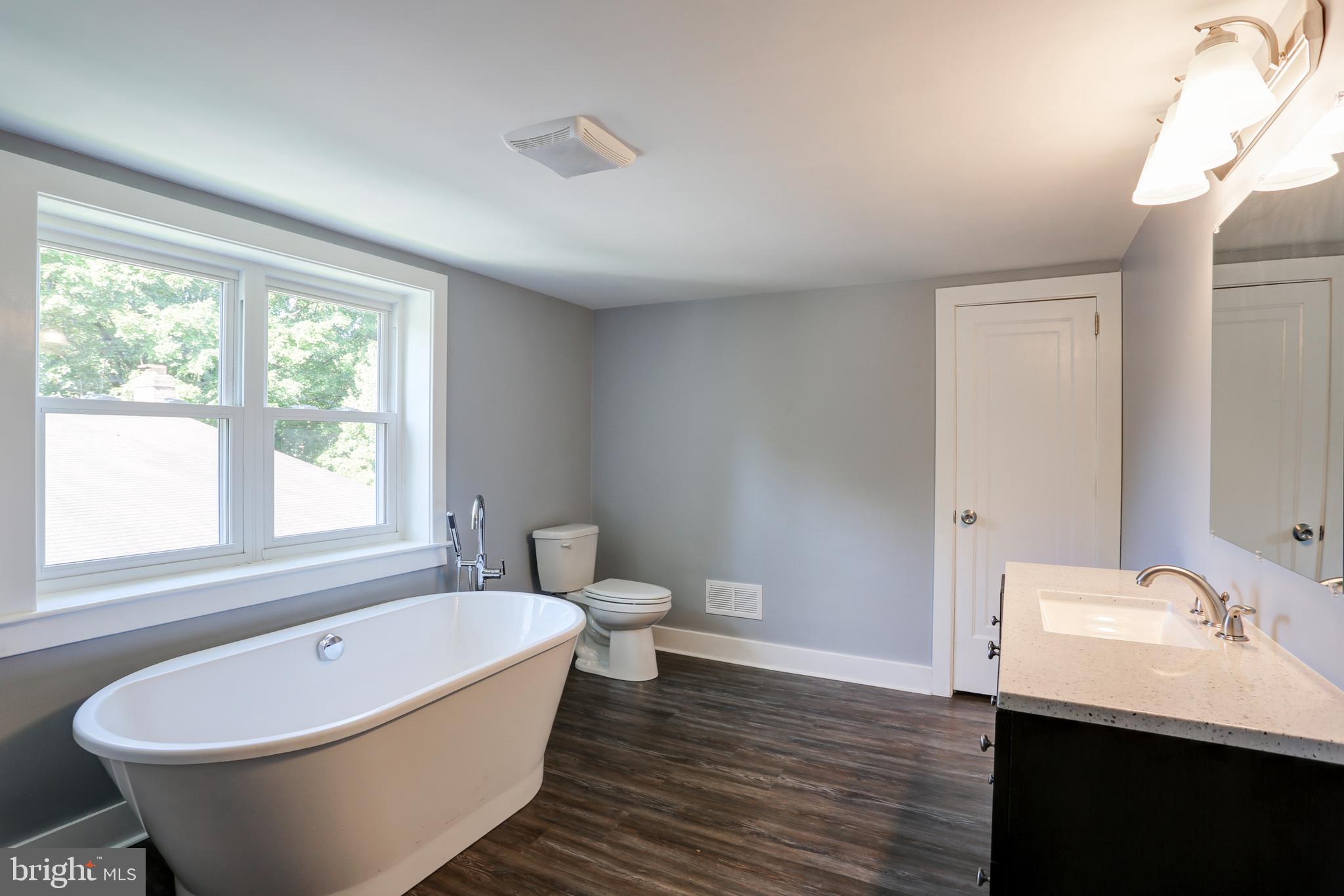450 Ridge Road Elizabethtown, PA 17022 - Photo 38 of 47 Master bath soaking tub