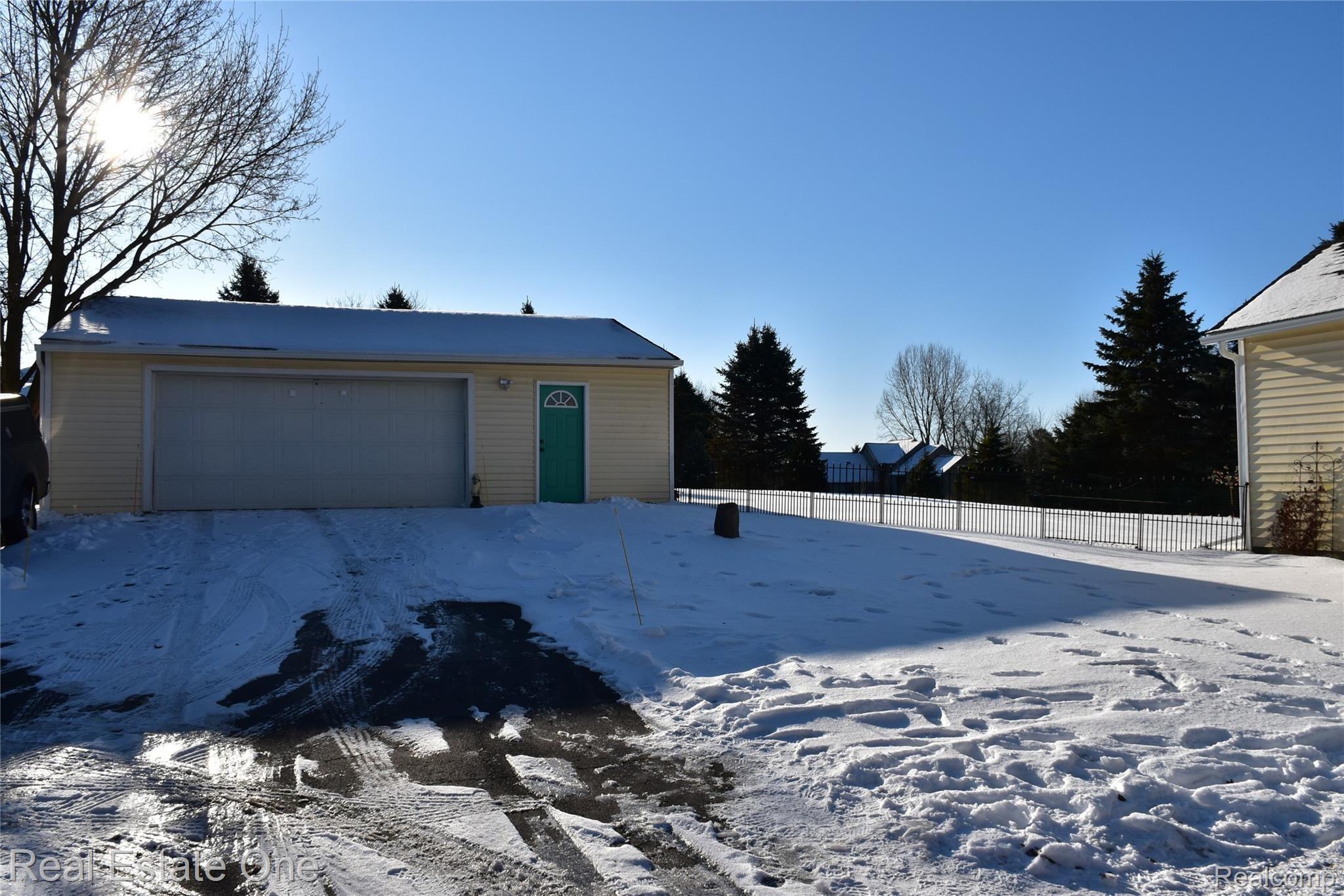 8793 Pinckney Road Pinckney, MI 48169 - Photo 3 of 28 DSC_1345.JPG