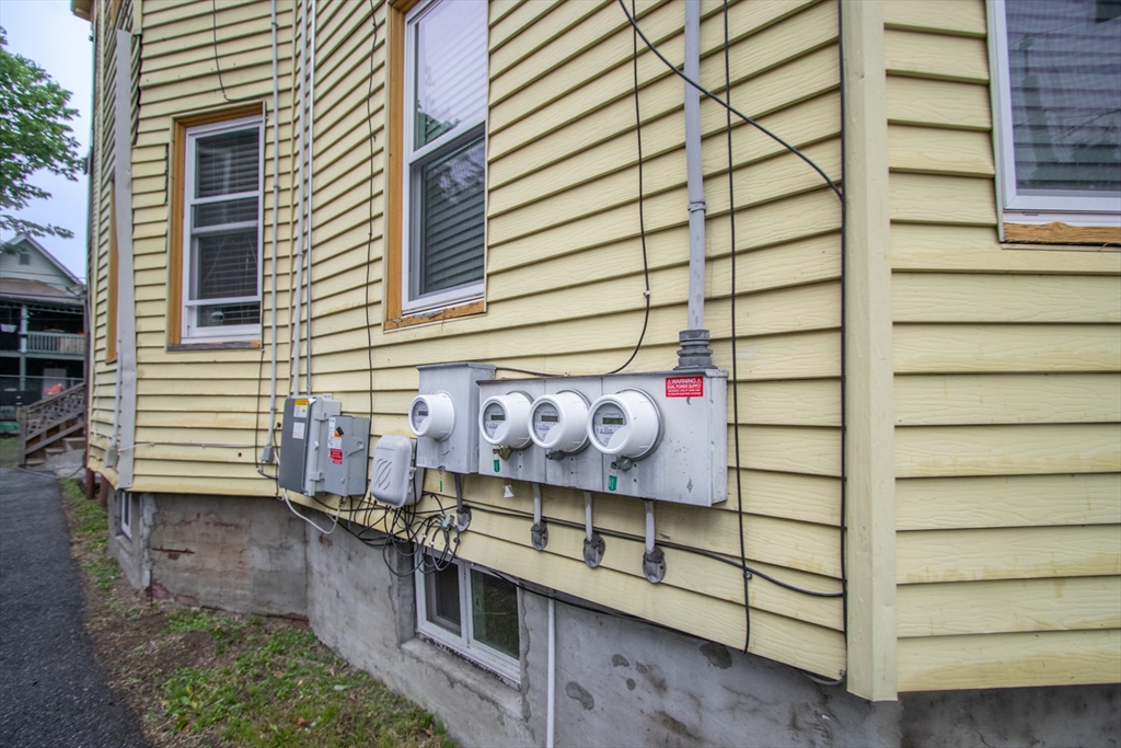 36-38 Chapel Street Springfield, MA 01109 - Photo 4 of 40 Gallery Image 4