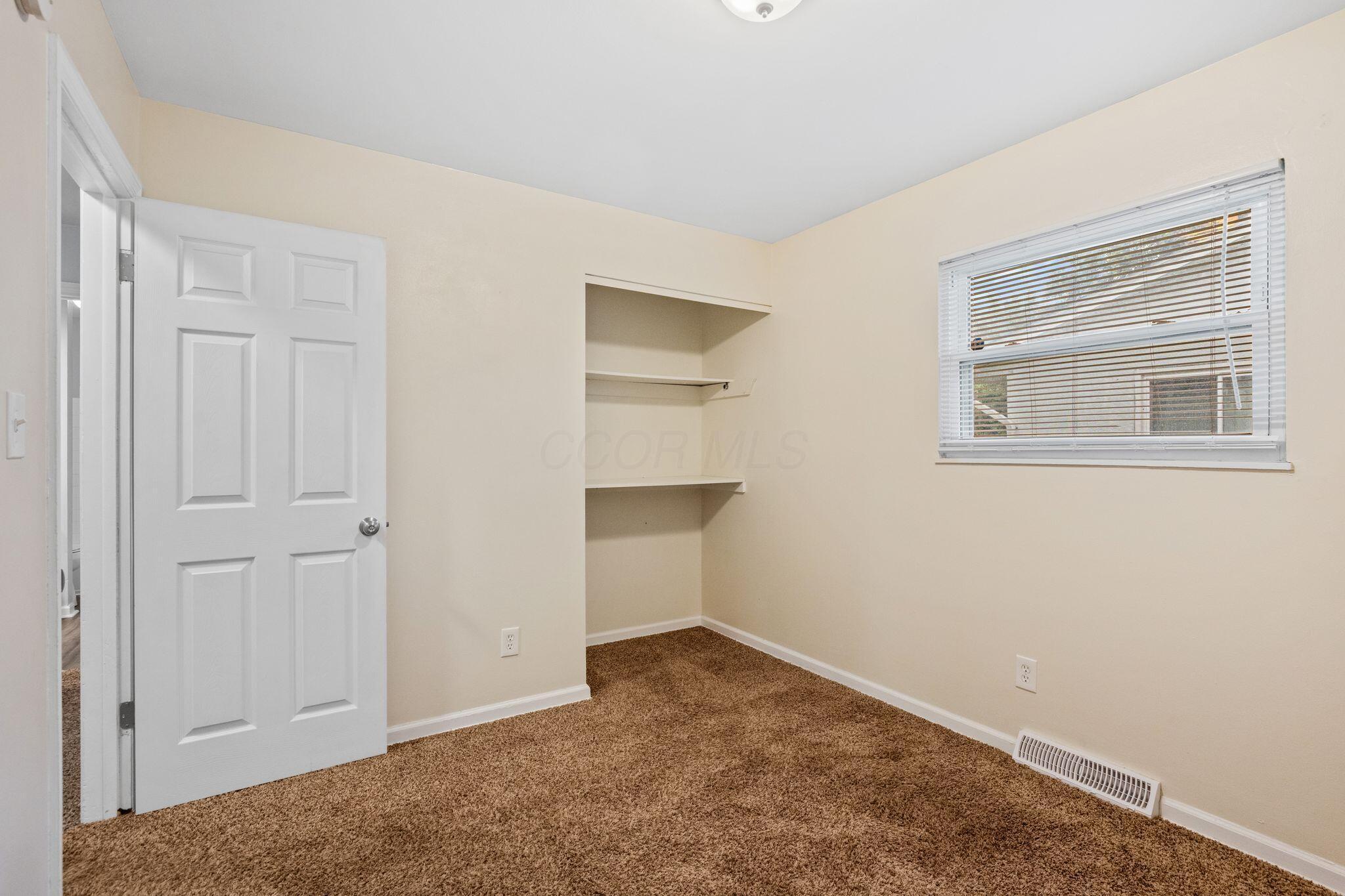 909 Hillery Road Columbus, OH 43229 - Photo 21 of 40 2nd Bedroom