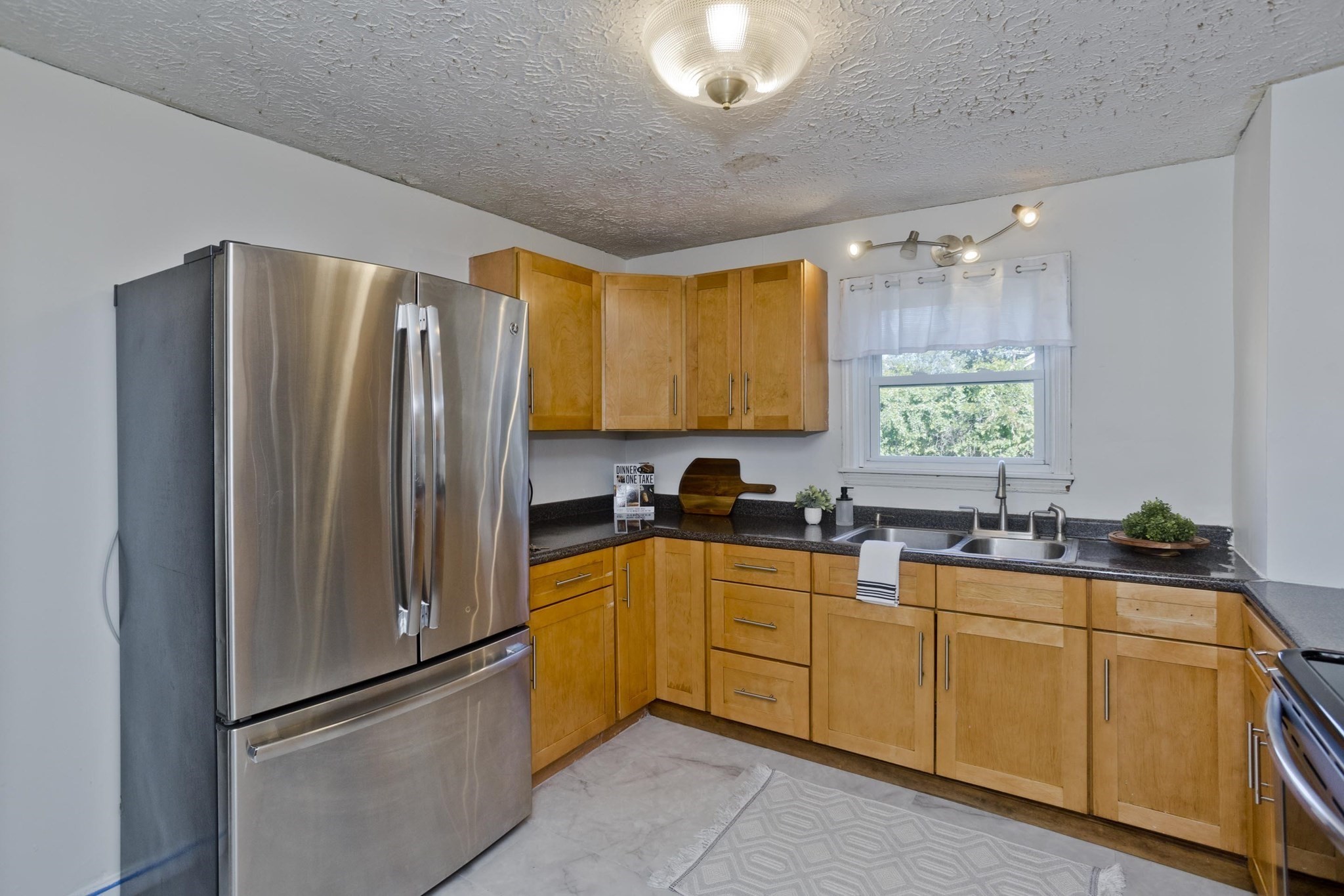 23 Jenness Street Springfield, MA 01104 - Photo 3 of 33 Gallery Image 3