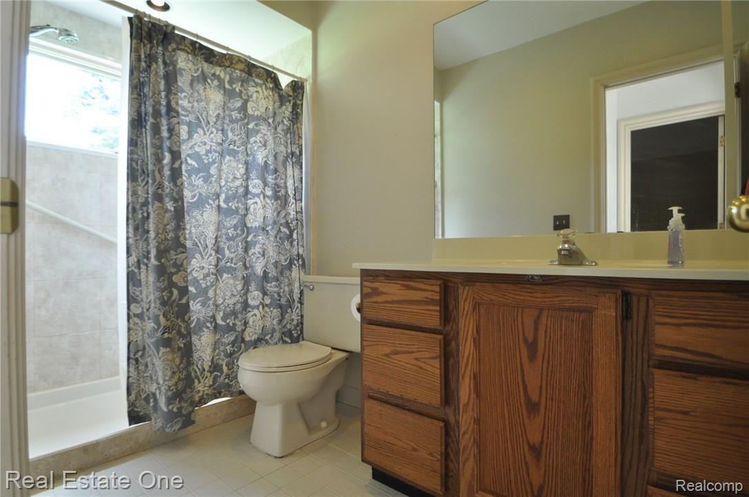 1510 West Predmore Road Oakland, MI 48363 - Photo 16 of 31 16.JPG