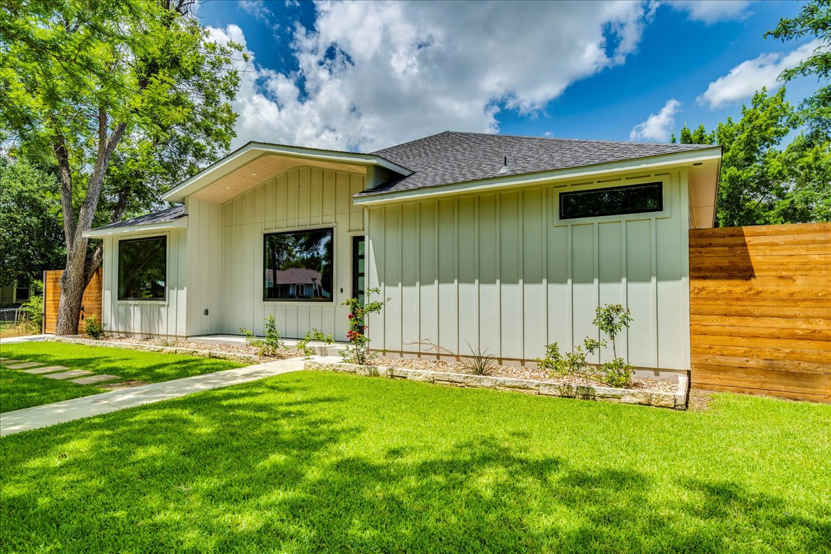 1215 Howard Street Taylor, TX 76574 - Photo 36 of 37 a front view of a house with a garden