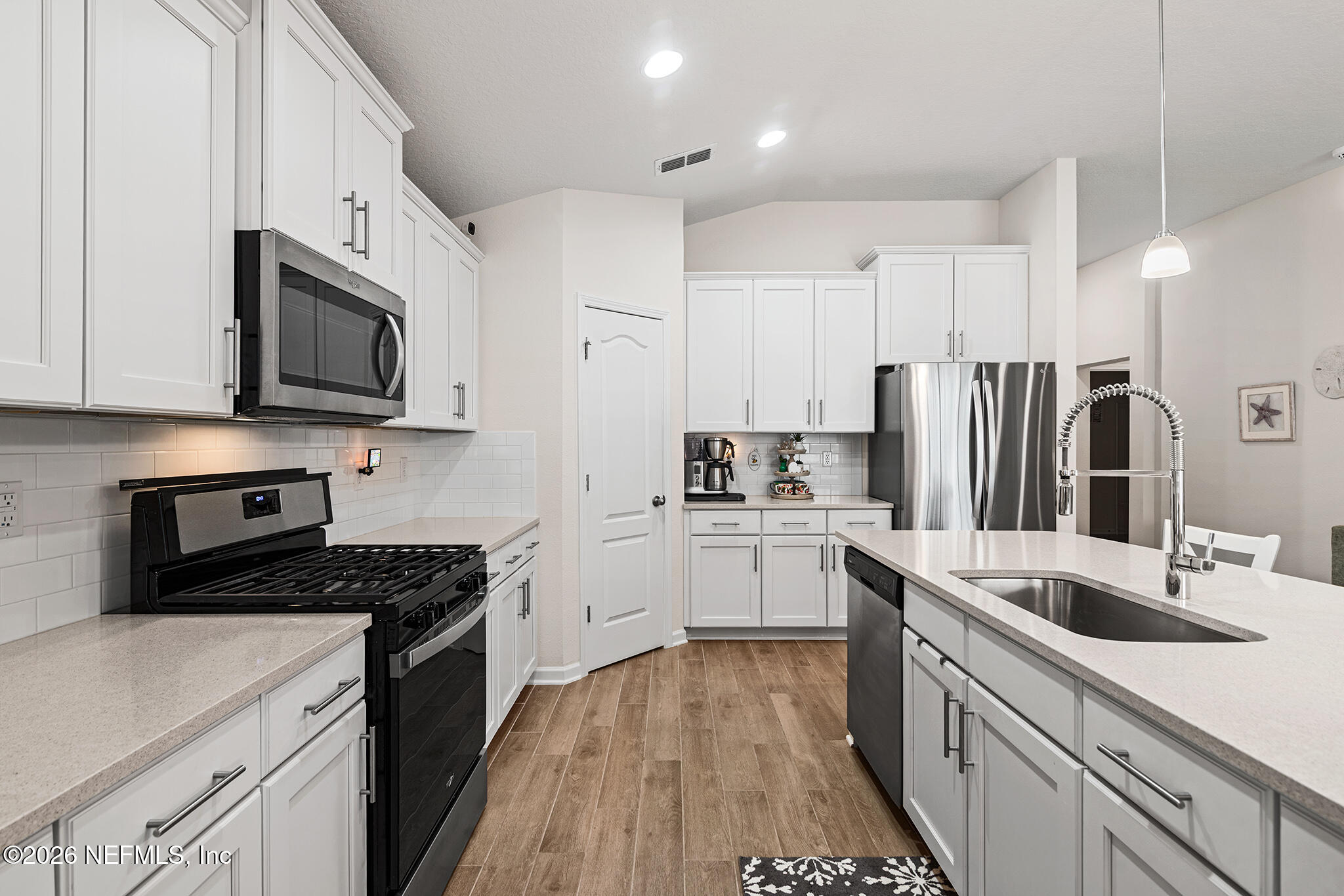 82897 Thompson Lane Fernandina Beach, FL 32034 - Photo 14 of 46 Gas range!