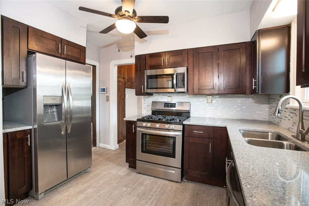 887 Selwyn Road Cleveland Heights, OH 44112 - Photo 9 of 34