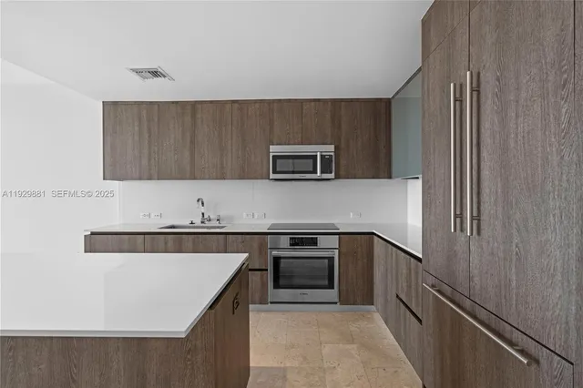 $4,800 | 88 Southwest 7th Street, Unit 3608, Miami, FL 33130