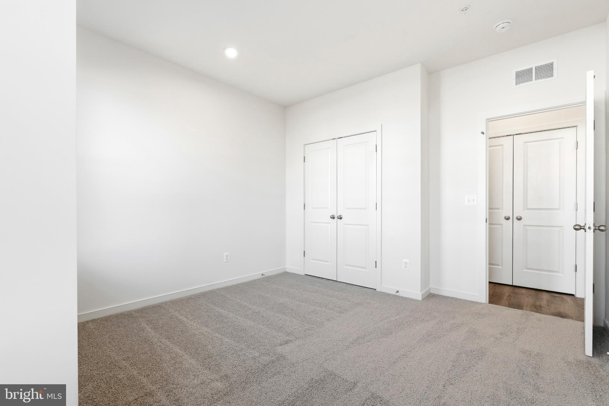 19705 Misty Moss Square Ashburn, VA 20147 - Photo 22 of 25 Bright and airy blank canvas for your vision.