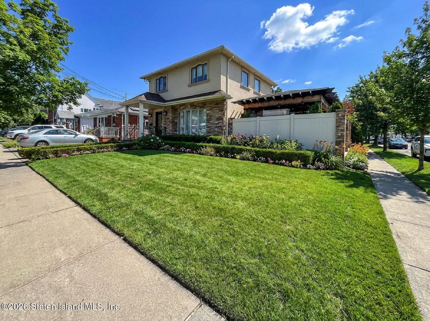 160 Wolverine Street Staten Island, NY 10306 - Photo 4 of 51 a front view of a house with a yard