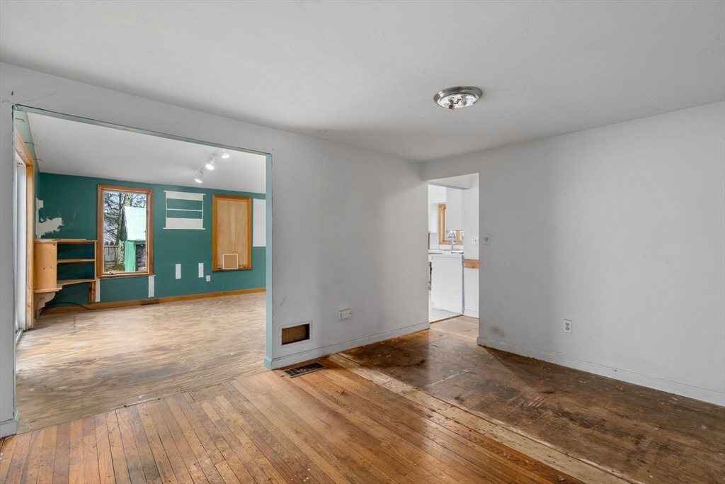32 Longfellow Road Natick, MA 01760 - Photo 11 of 24