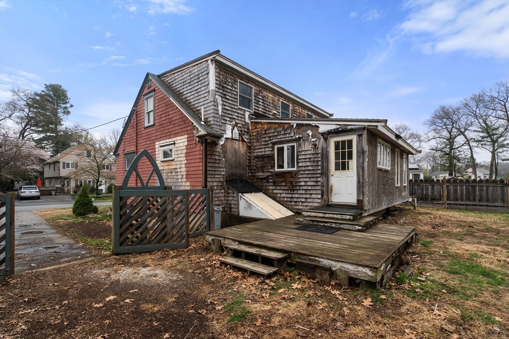 32 Longfellow Road Natick, MA 01760 - Photo 4 of 24